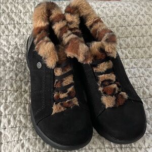 Women's Black and Brown Fur-Lined Shoes